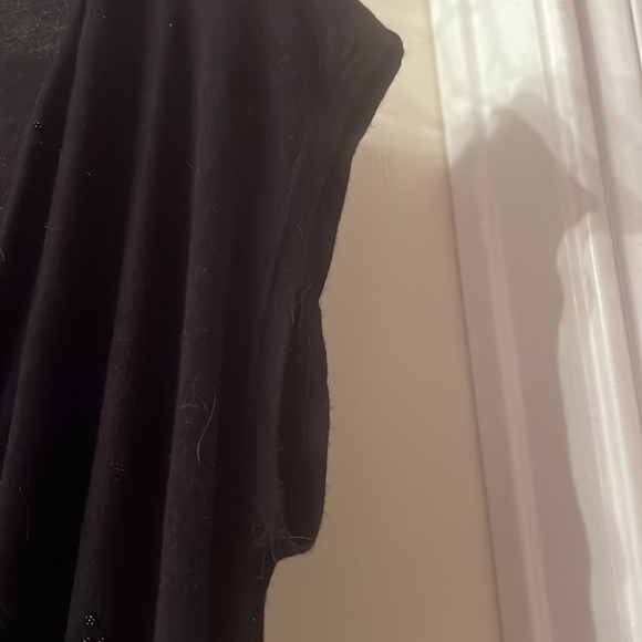 Cap sleeve black top with low rounded neck - Picture 3 of 6